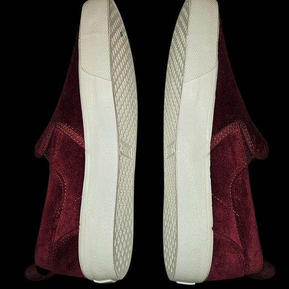 Puma Red Velvet Sneakers with Embroidered Details Size New - Picture 4 of 6